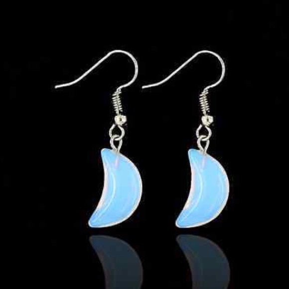 Jewelry - 🧚🏻♂️Opalite Crescent Moon Earrings